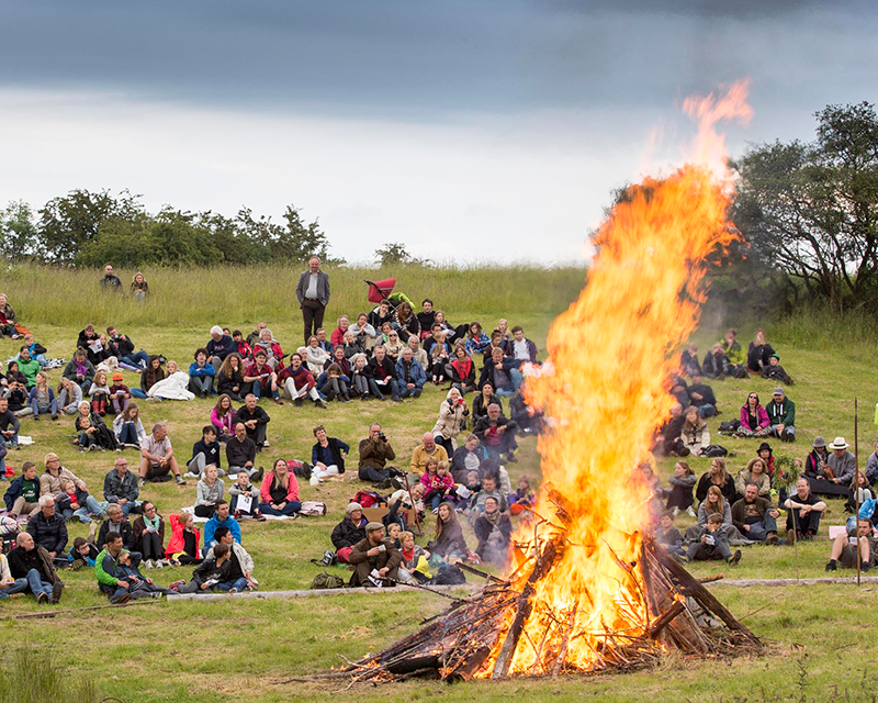 Magisk Midsommer i Sagnlandet Lejre, hvor 10.000 års danmarkshistorie mødes